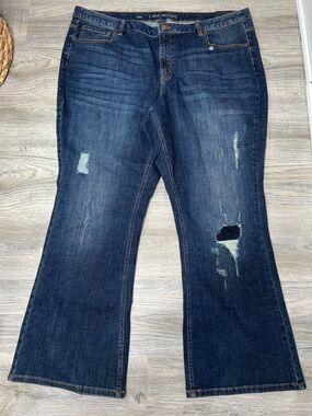 Lane Bryant Low Rise Boot Cut Distressed Jeans in Dark Wash size 26 Regular